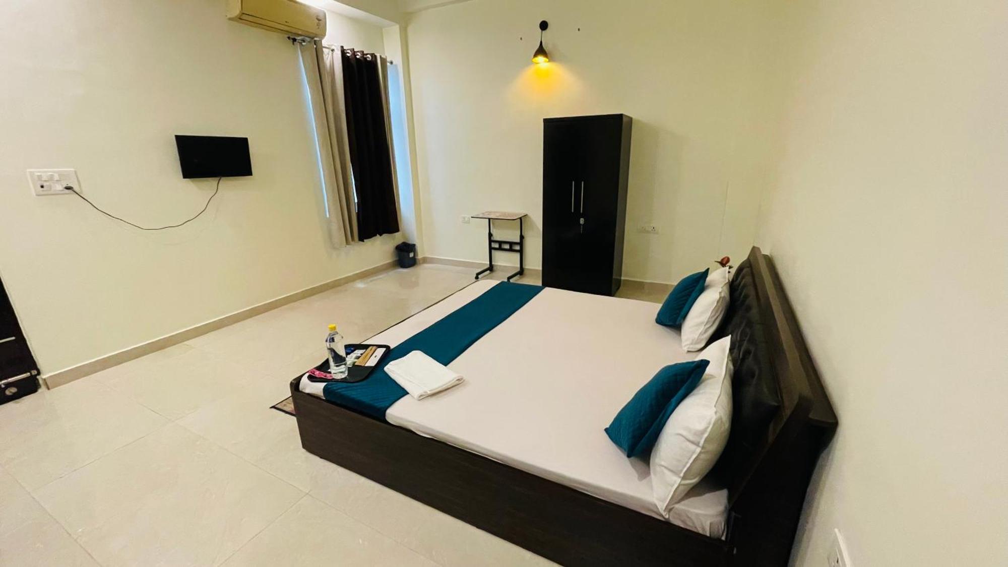 Atulyam Stays Sushant Golf City Lucknow Exteriör bild