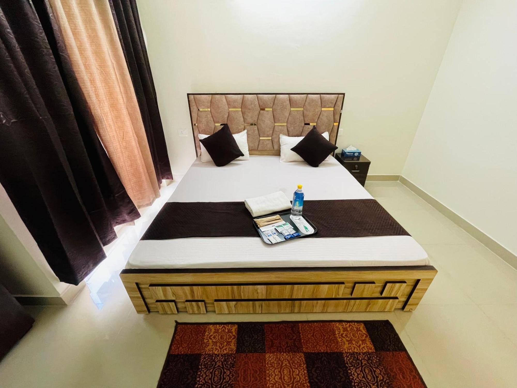 Atulyam Stays Sushant Golf City Lucknow Exteriör bild